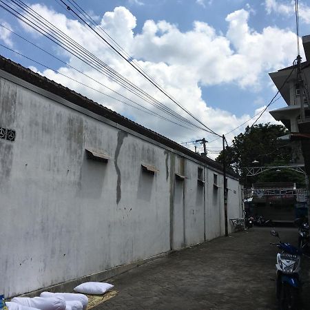Tambak Bayan Guesthouse Kejayan Esterno foto