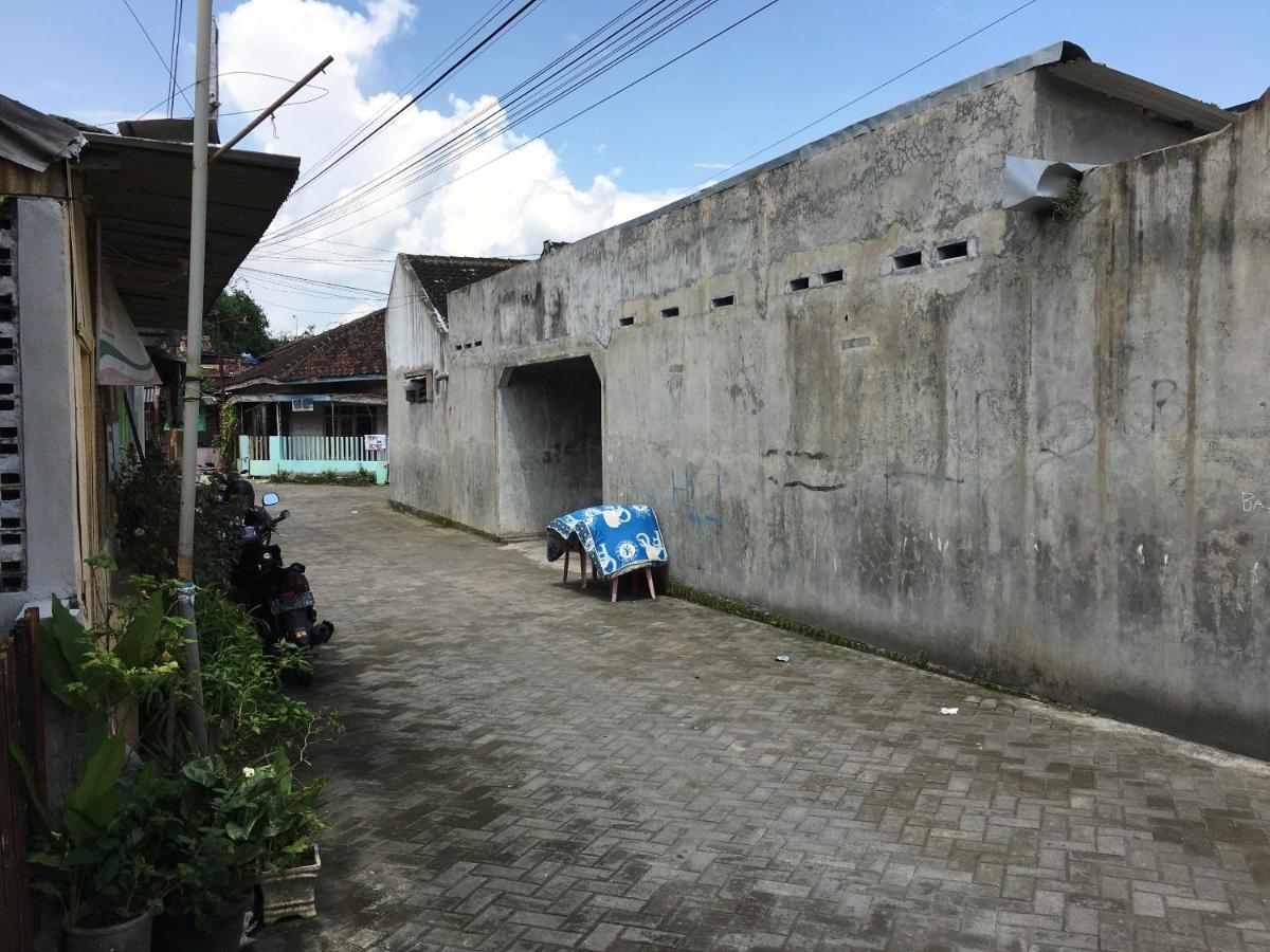 Tambak Bayan Guesthouse Kejayan Esterno foto