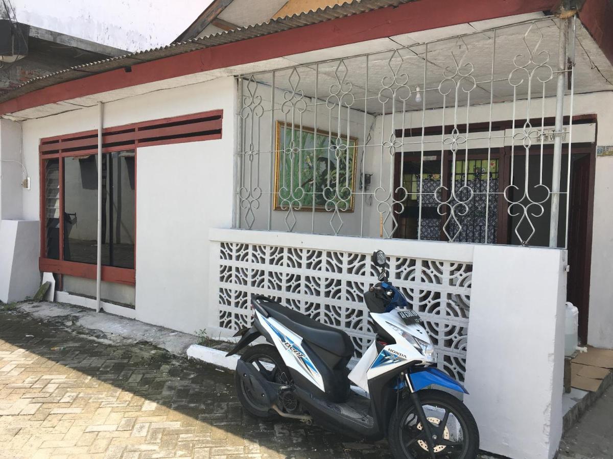 Tambak Bayan Guesthouse Kejayan Esterno foto